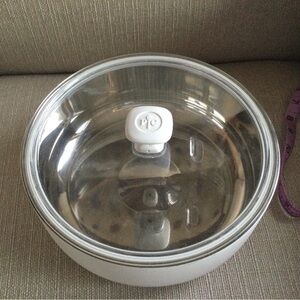 Pampered Chef 2.5 qt Insulated Serving Bowl
